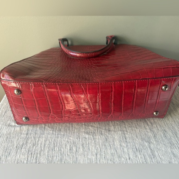 Cleo brand Elegant Red Crocodile-Embossed Handbag, top zip. Carry handle - Picture 4 of 6